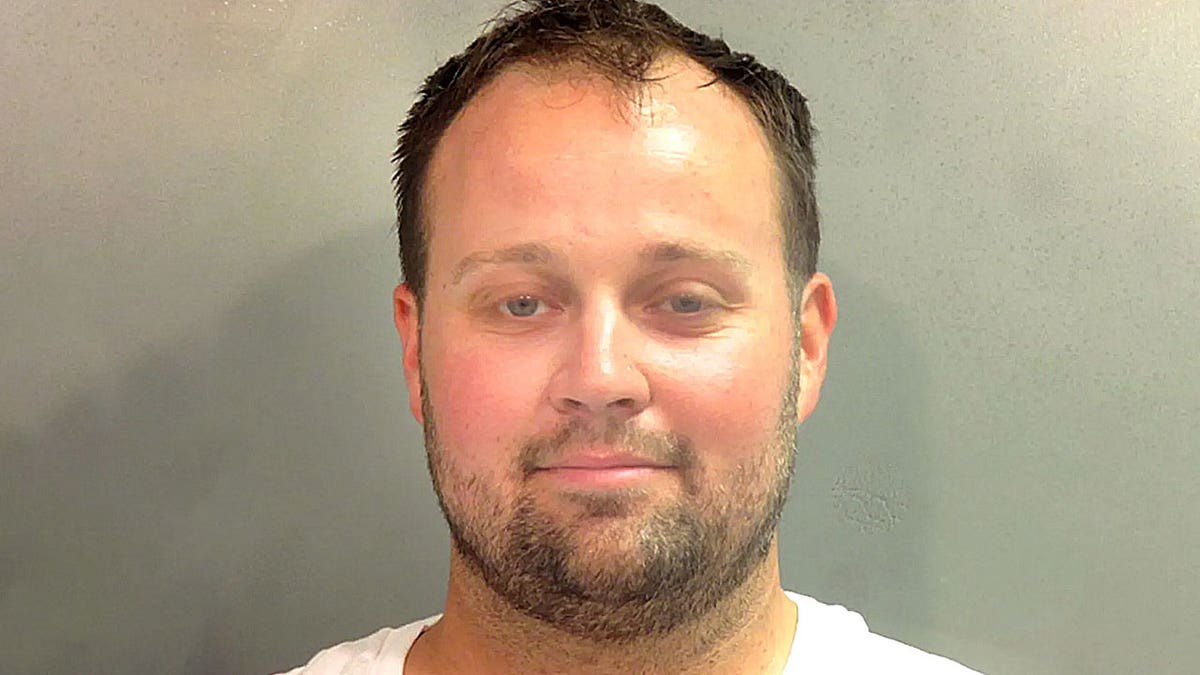 Josh Duggars neef herinnert zich spookachtige woorden toen de realityster werd geconfronteerd met beschuldigingen van misbruik Josh Duggar politiefoto oktober 2021
