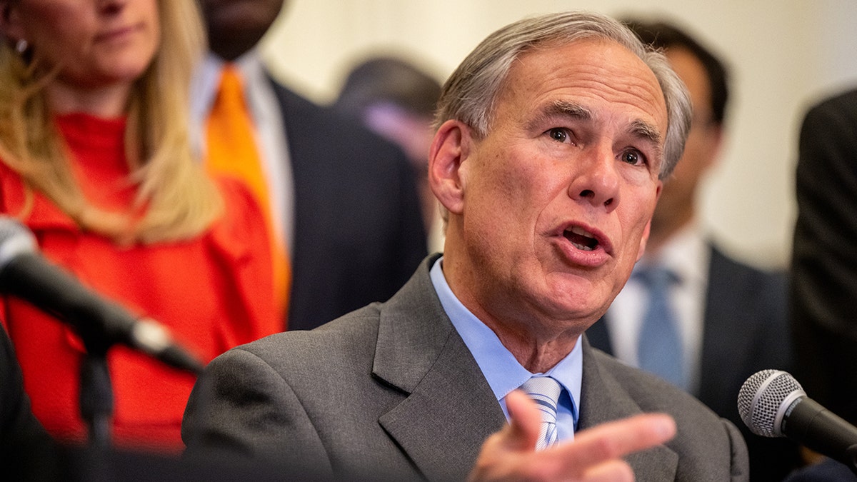 Een foto van gouverneur Greg Abbott van Texas