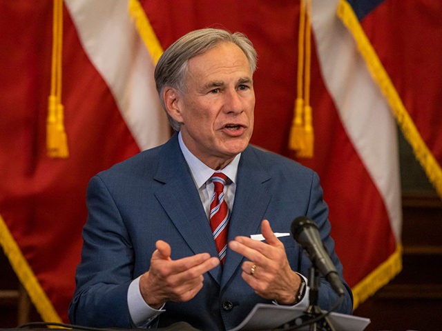 AUSTIN, TX - 18 MEI: (UITSLUITEND VOOR EDITORIAAL GEBRUIK) De gouverneur van Texas, Greg Abbott, kondigt de heropening aan van de nieuwe fabriek in Texas