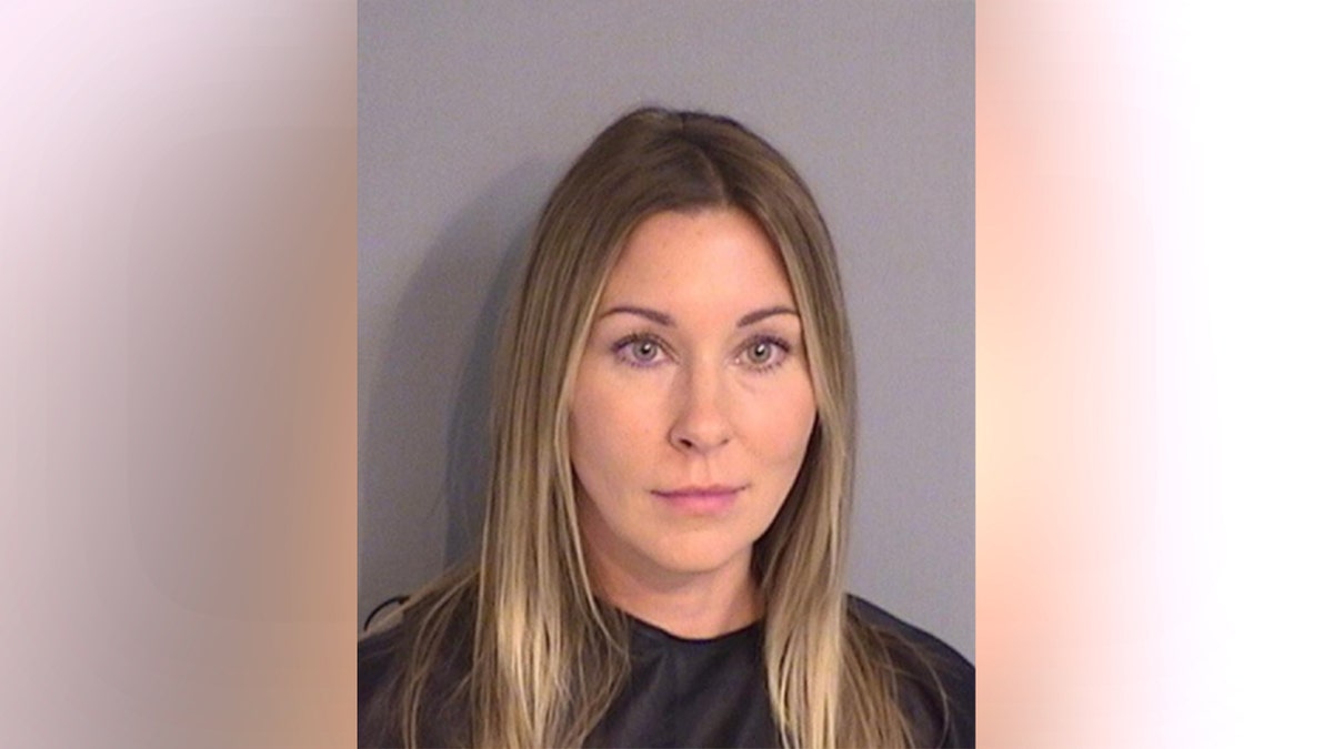 Voormalig wetshandhaver in Florida beschuldigd van dwingen van 6-jarige onder water in hotelzwembad: rapport