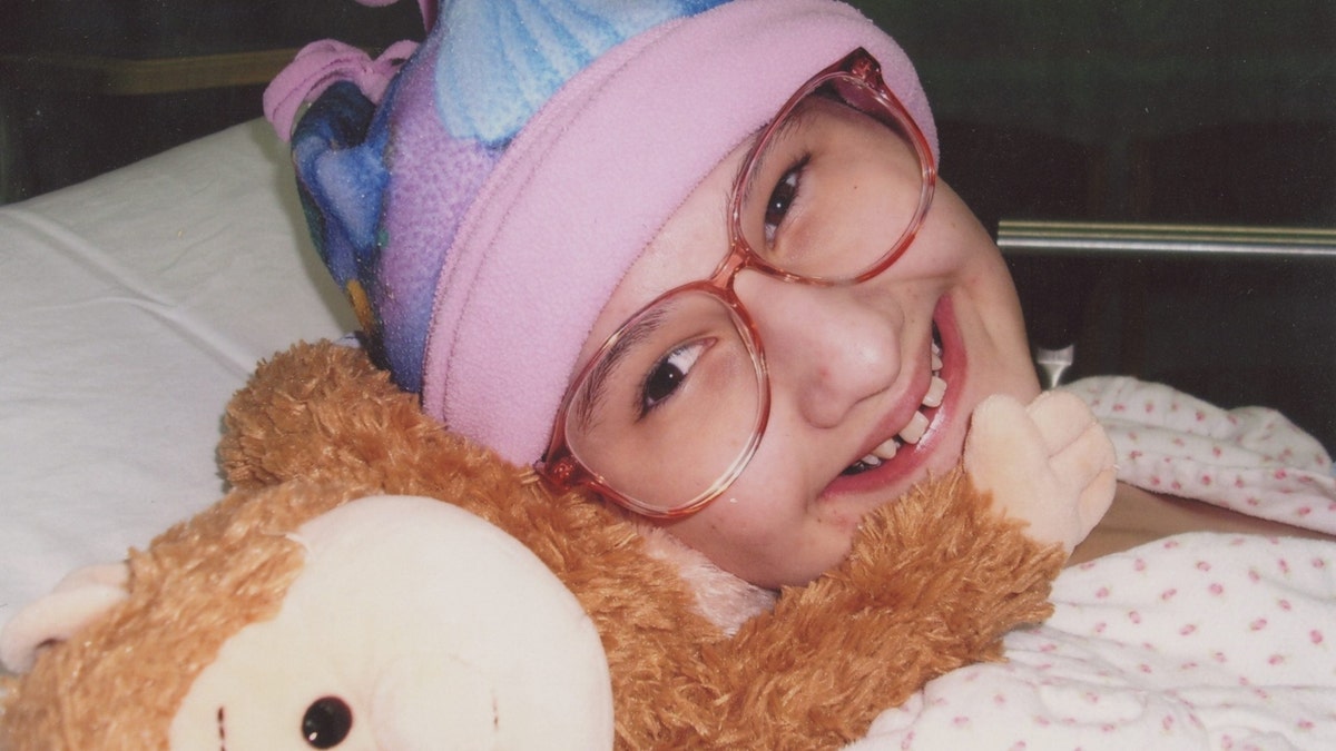 Gypsy Rose Blanchard poseert met een knuffeldier