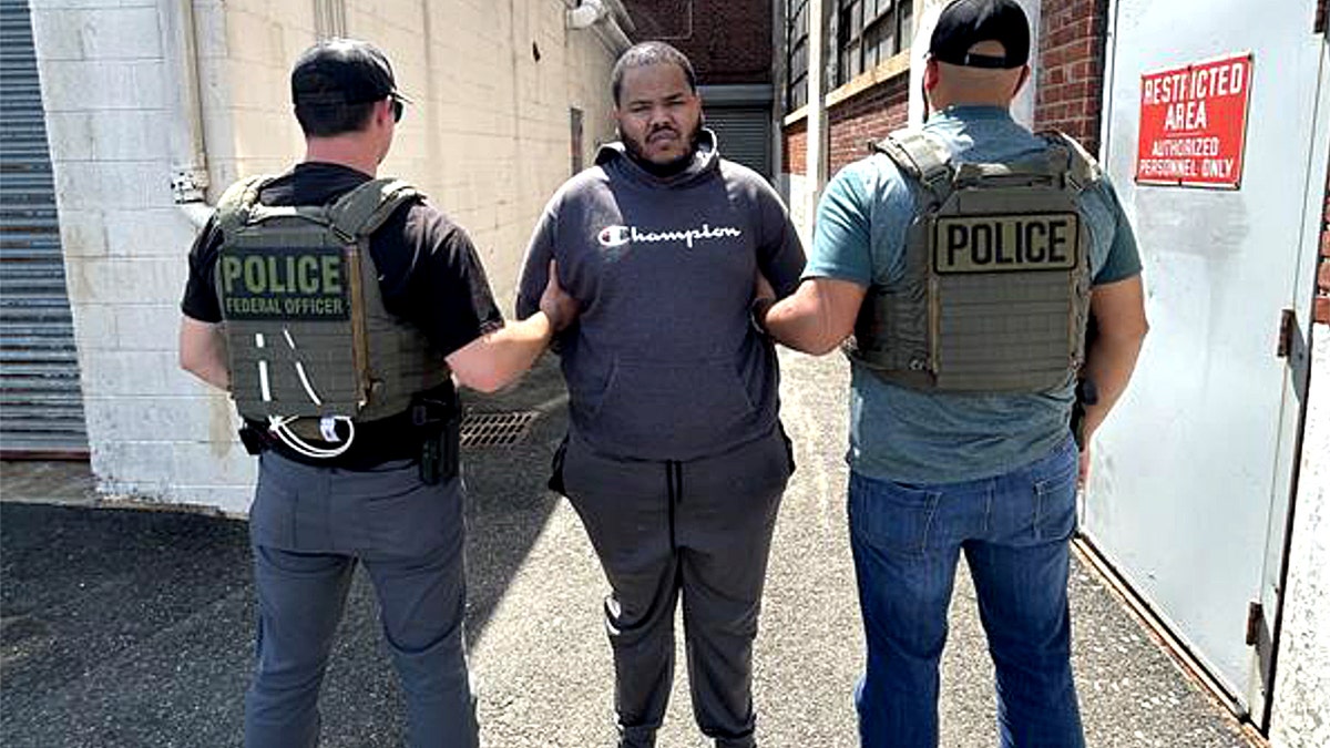 ICE arresteert kinderlokker die is vrijgelaten door NYPD