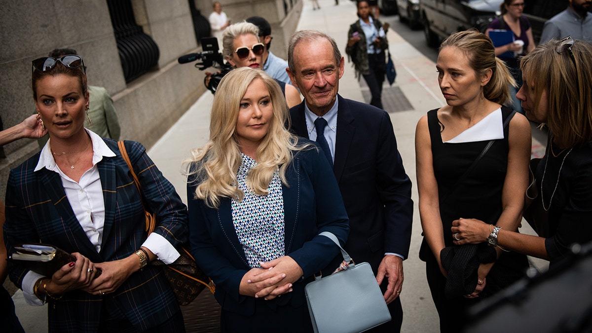 Jeffrey Epstein aanklaagster Virginia Giuffre verlaat federale rechtbank