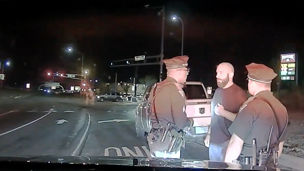 Jeremy Guthrie op dashcam nog in gesprek met politie