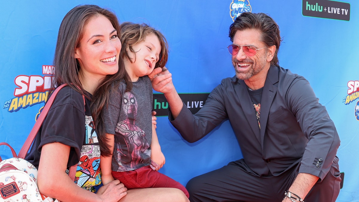 John Stamos met zijn vrouw Caitlin en zoon Billy