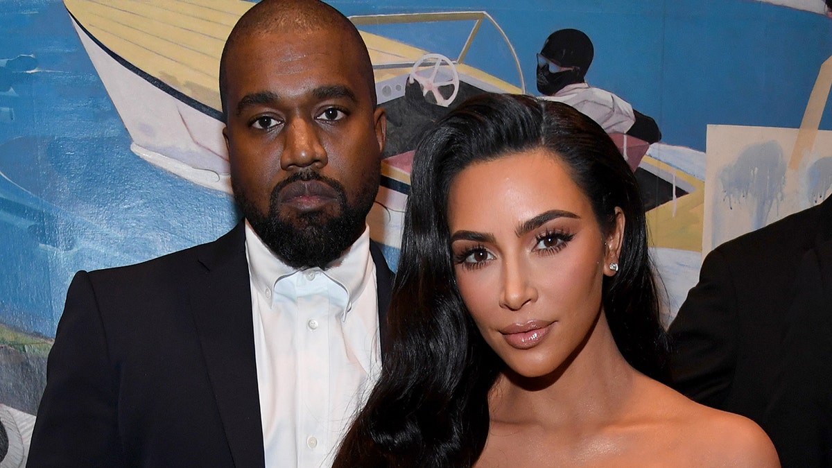 Kim Kardashian en ex-man Kanye West wonen rode loper evenement bij