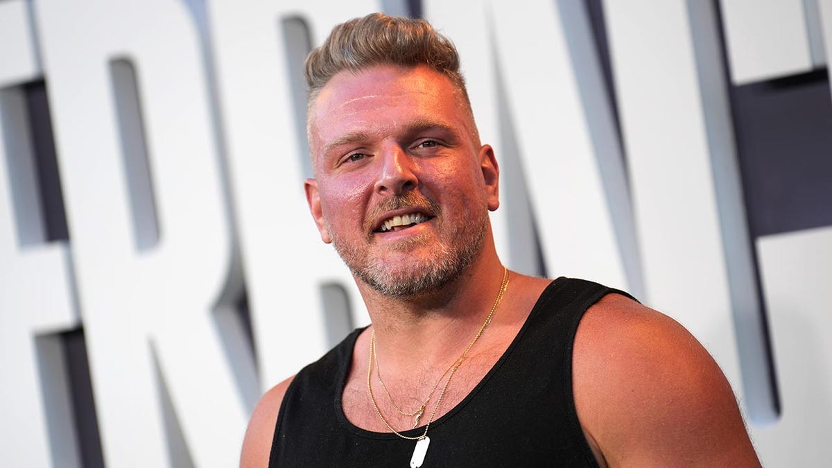 Pat McAfee bij de première van 'Quarterback