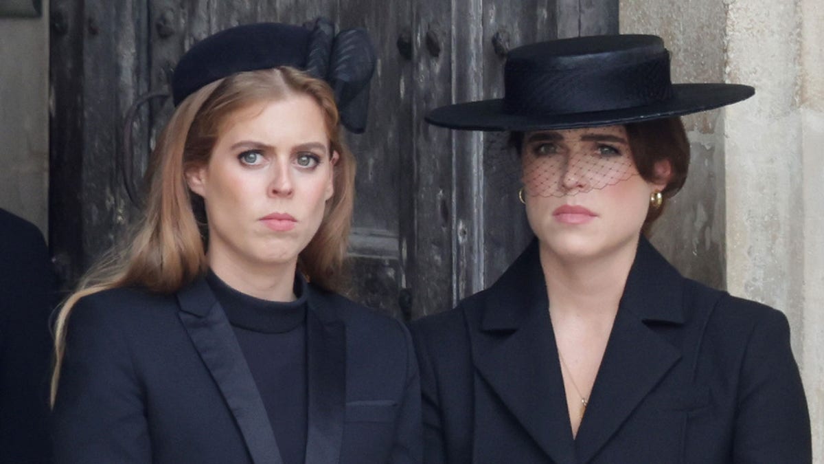 Prinses Beatrice en prinses Eugenie dragen zwart op begrafenis
