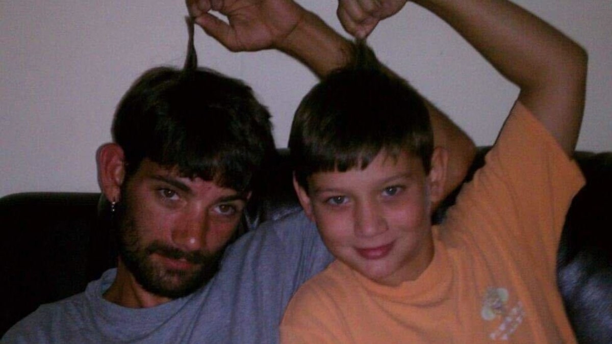 Terry Williams (links) en zijn zoon Daniel Williams (rechts) toen Daniel nog een kind was