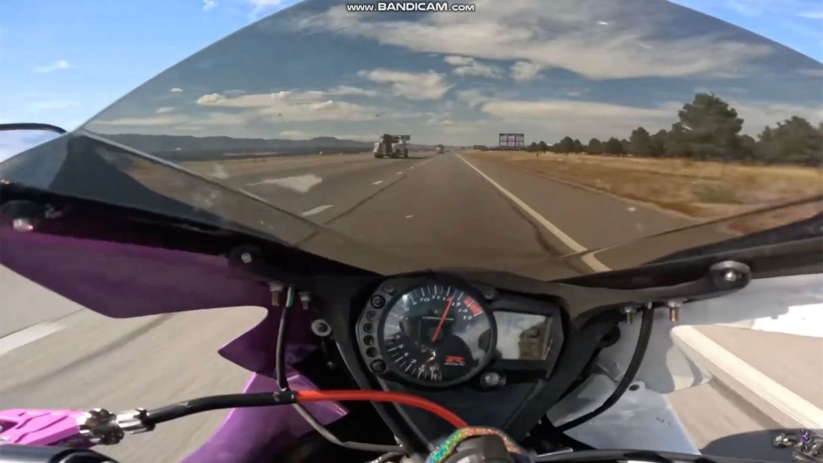 Youtuber op I-25 Colorado