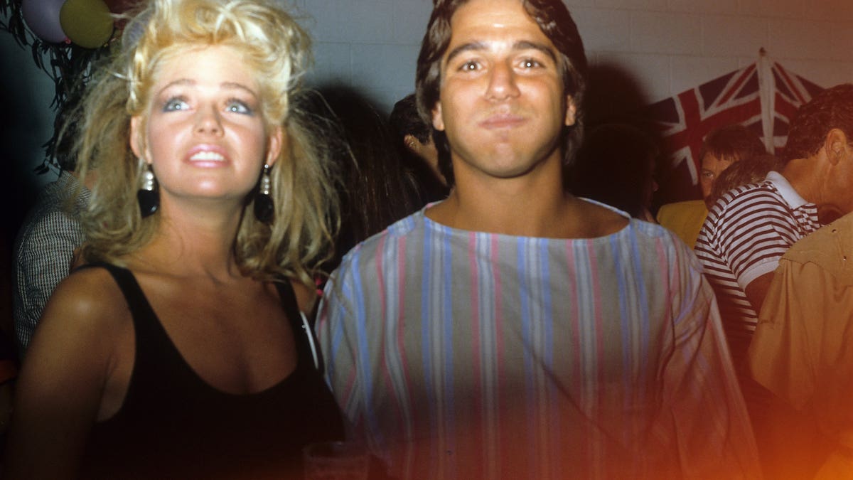 Tony Danza Teri Copley poseren voor een foto