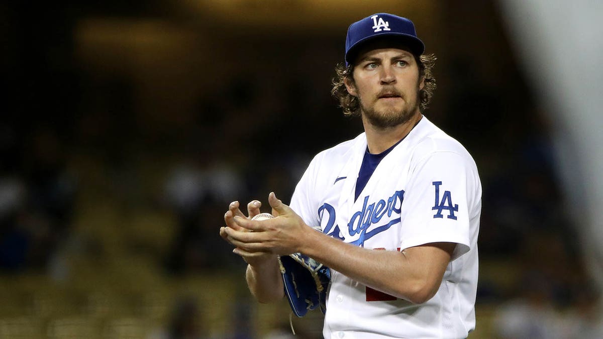 Trevor Bauer werpt voor de Dodgers
