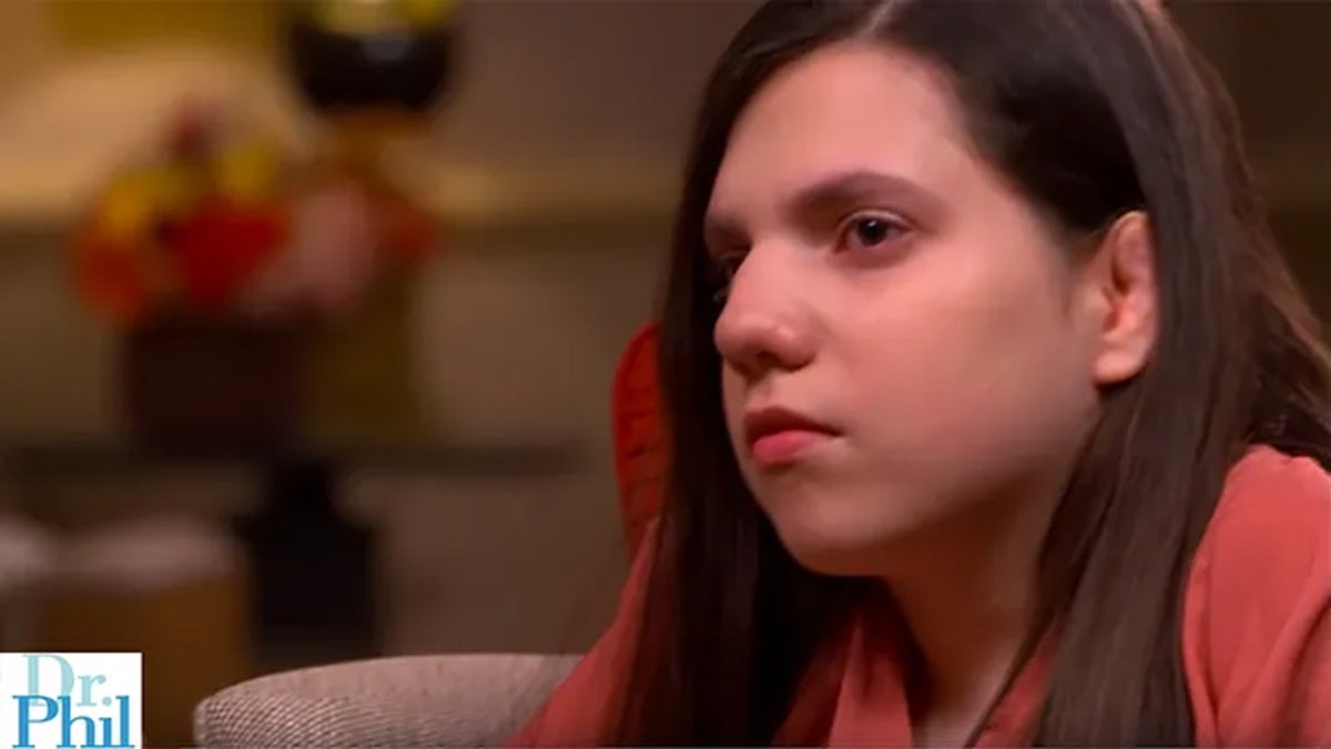 Een schermafbeelding van Natalia Grace in de Dr. Phil Show