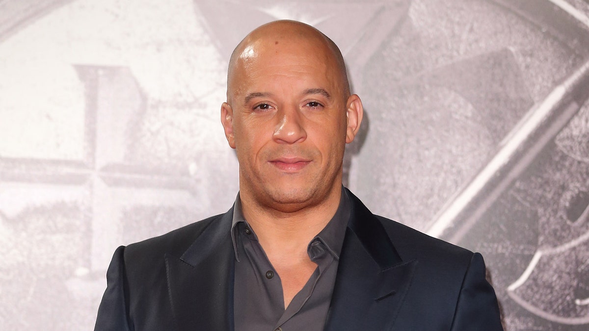 Vin Diesel loopt rode loper bij Fast & Furious première