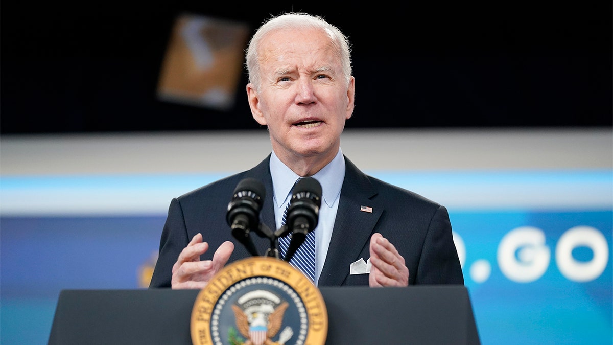 Joe Biden spreekt vanaf het podium