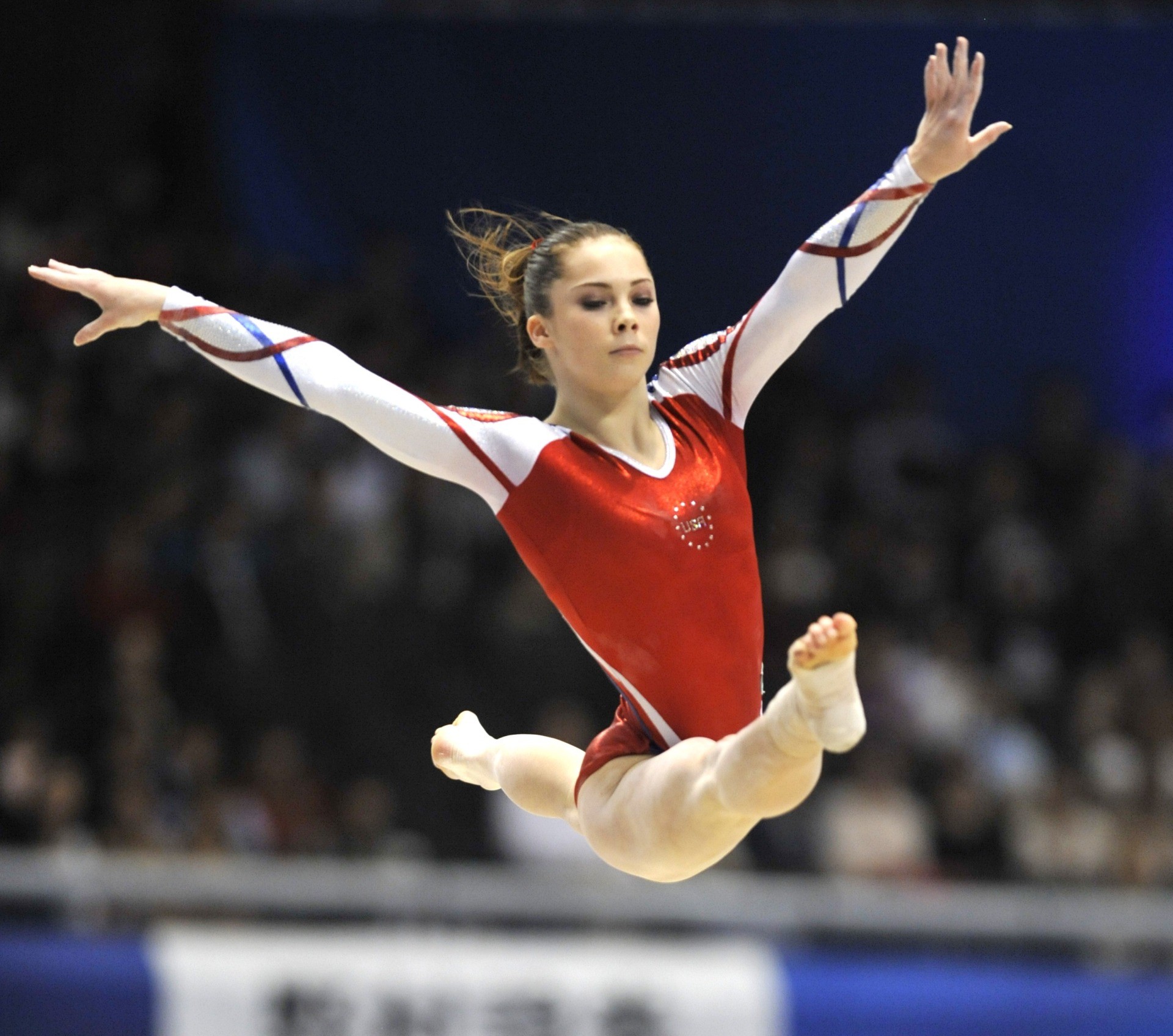 kijk ze kozen om een kindermisbruiker te beschermen mckayla maroney beschuldigt fbi van het vervalsen van documenten die kindermisbruiker mogelijk maken
