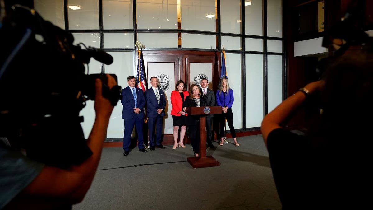 Breedbeeld van persconferentie