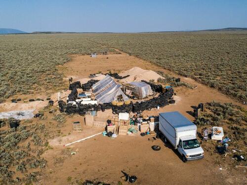 Mamdani poseert met WTC-gelinkte imam wiens zoon terroristenkamp "Ontbindend Kind" leidde Mamdani poseert met WTC-gelinkte imam wiens zoon terroristenkamp