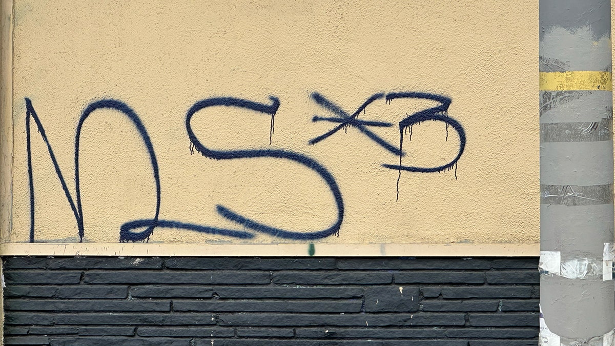 MS-13 tag op gebouw in Los Angeles.